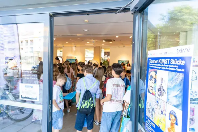 ein Blich von außerhalb in die Galerie 
