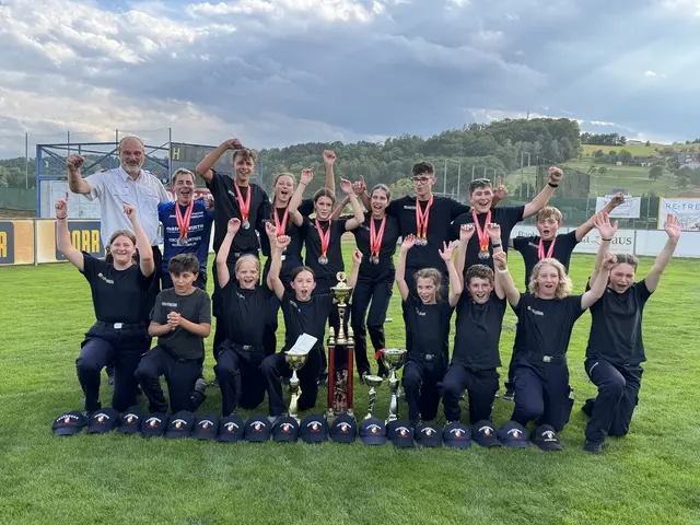 Die Feuerwehrjugend aus Steinbrunn holte sich den Wanderpokal für den Tagessieg als insgesamt beste Gruppe. | Foto: Burgenländischer Landesfeuerwehrverband
