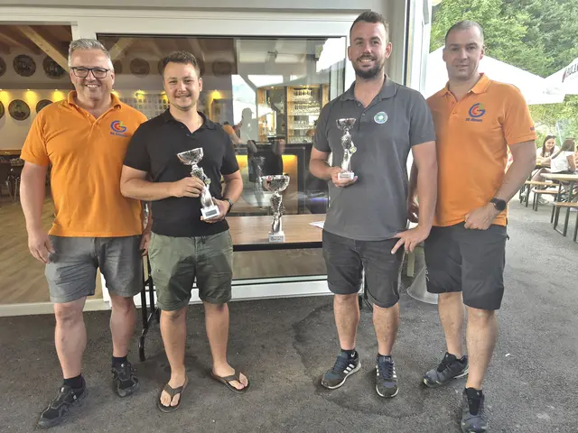 Tagessieger v. l. n. r. 1. Schützenmeister Christoph Wirtenberger, 2. Platz Florian Dollinger, 1. Platz Bernhard Fischler (nicht am Bild), 3. Platz Johannes Bacher, Oberschützenmeister Wolfgang Isser | Foto: SG Absam