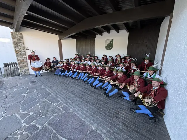 Alles RUUUU - oder was? So schauts aus, wenn die Musikwikinger aus Birgitz auf Reisen gehen - mehr dazu gibts im beigefügten Video! | Foto: Hassl