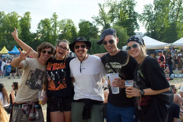 Rock- und Punkfans feierten beim diesjährigen Forestglade Festival ausgelassen bis in die Nacht.
 | Foto: Dorottya Fejes/MeinBezirk