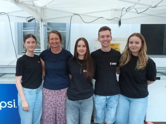 Das Team der KUGA half fleißig mit! | Foto: Vanessa Wittmann