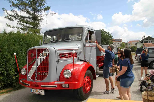 Auch beendruckende LKW-Fahrzeuge wurden in Riedlingsdorf begrüßt. | Foto: Peter Seper