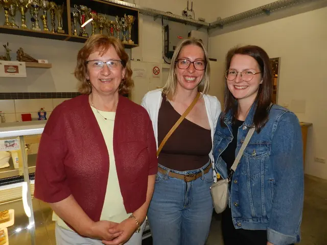 Angelia Hofrichter,Silya Harm, Liesa Bruckner, trinken gerne Kaffee | Foto: Heribert Herr Punz