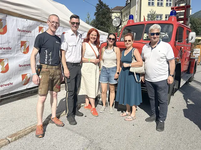 von Links: Fabi Fimml, KDT Alex Aschenwald, Landesrätin Cornelia Hagele, Tamara von der Schützenkompanie, Schwester von Landesrätin Hagele, Bürgermeister Didi Wallner.
