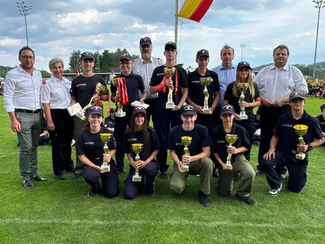 Die Gruppenkommandanten der drei erstplatzierten Gruppen im Bronze-Bewerb: Weiden am See, Winden und Steinbrunn. | Foto: Burgenländischer Landesfeuerwehrverband