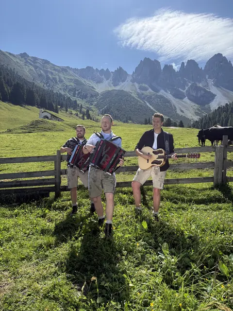 Die Berge stehen für die Band sinnbildlich für Tirol.  | Foto: Volksbeat