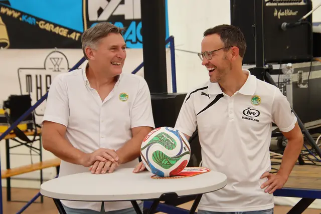 Trainer unter sich: Manfred Neubauer (links), Joachim Steiner. | Foto: Martin Wurglits