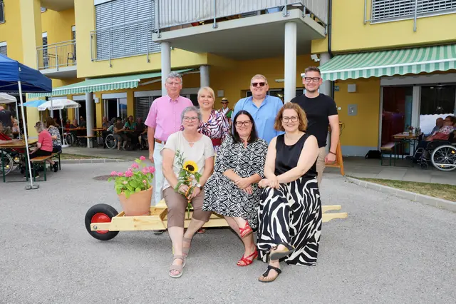 Hausleiterin Claudia Schirnhofer, MSc, und Pflegedienstleiterin Sabine Haspl konnten zum Sommerfest zahlreiche Ehrengäste begrüßen. | Foto: Gemeinde St. Johann