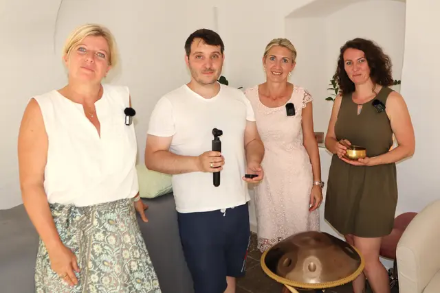 Claudia Dunst-Mösenlechner, Filmer Johannes Strunz, Angelika Bischof, Bianca Schwarzl (v.l.) im Einsatz für die Stainzer Wirtschaft | Foto: Gerhard Langmann