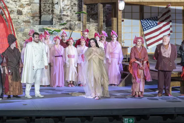 Vor ausverkauftem Haus und bei sommerlichem Traumwetter feierte Giacomo Puccinis „Madama Butterfly“ ihre umjubelte Premiere. | Foto: Jürgen Hammerschmid