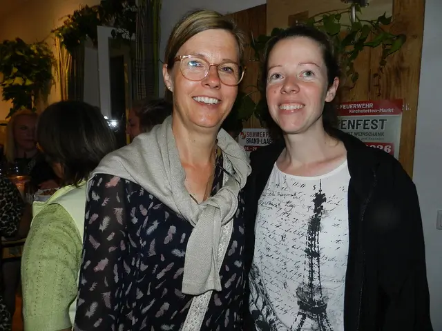 Anita Binder,Martina  Pieringer - Fischer; haben sich unterhalten | Foto: Heribert Herr Punz