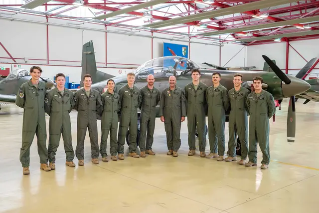 Leutnant Thorsten B. aus Niederösterreich gehört zu den 17 neuen Militärpilotinnen und Militärpiloten, die ihre fliegerische Grundausbildung erfolgreich abgeschlossen haben. | Foto: BMLV