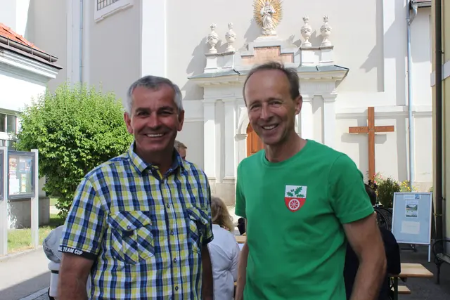 Bürgermeister Manfred Zeilinger und Altbgm. Christian Grümeyer freuten sich über den großen Zuspruch der Bevölkerung | Foto: Kellner