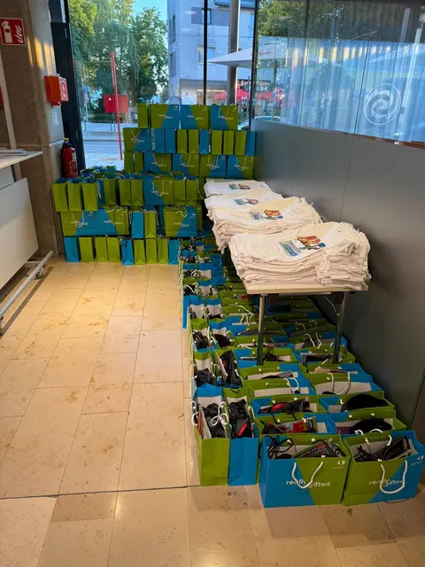 T-Shirts und Goodie Bags | Foto: Künstlerin Design 2026 Bürgermeister und Vorstand
