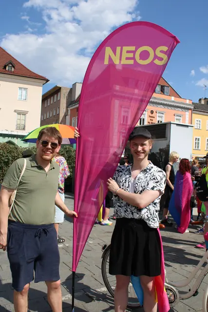 Da war die Welt noch in Ordnung: NEOS-Gemeinderat Bernhard Lutzer und Parteimitglied Thodor Hanisch. | Foto: Schauer