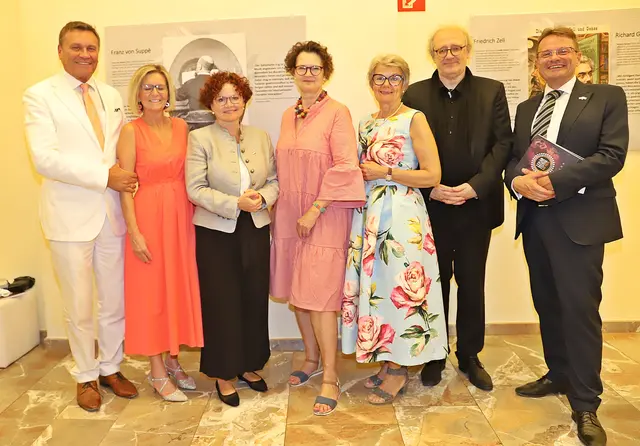 Viel Prominenz bei der Eröffnung der Ausstellung zum Leben von Giovanni Boccaccio im Zuge des Lehár Festivals. | Foto: Hörmandinger