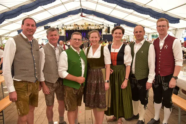 Einige Ehrengäste: LAbg. Florian Grünberger, Bürgermeister Gerhard Schwarzgruber, NR August Wöginger, Bundesministerin Claudia Bauer, Bundesrätin Barbara Prügl, Obmann der MK St. Marienkirchen Peter Steininger und Bezirksobmann Roman Seidl. | Foto: Alois Braid / zema.medien.de