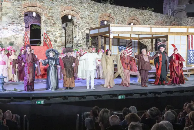 Vor ausverkauftem Haus und bei sommerlichem Traumwetter feierte Giacomo Puccinis „Madama Butterfly“ ihre umjubelte Premiere. | Foto: Jürgen Hammerschmid
