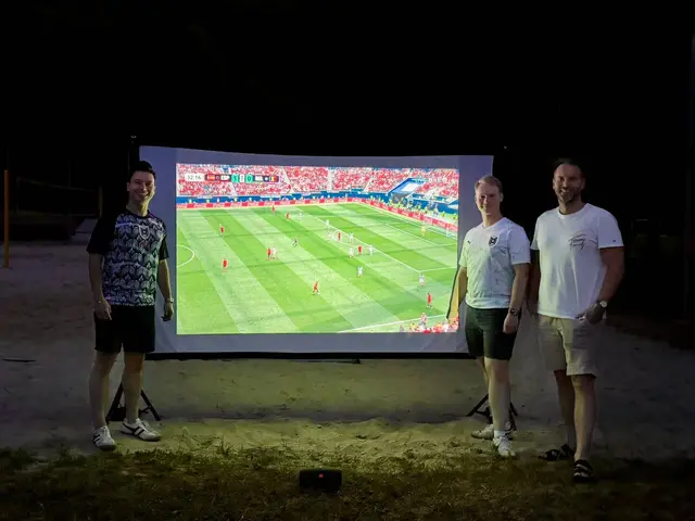 Anthony Grünsteidl, Maximilian Kadlec und Lukas Lemmens freuten sich über das spannende Spiel. | Foto: Antony Grünsteidl