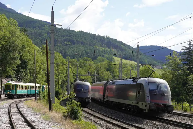 Gegensätze auf Schiene. | Foto: Alfred Schmutz