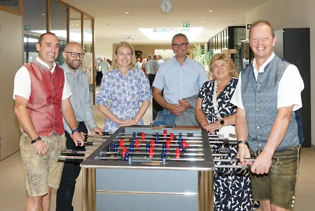 Weber, Wolfgang Pinzger (Vizebg. Redleiten), Haberlander und die Bgm. Peter Zieher, Heidi Fellinger und Hubert Neuwirth (vl.).  | Foto: Marktgemeinde Frankenburg