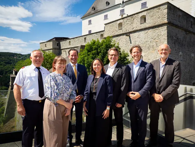 Michael Sauerzapf, Karin Karall, Florian T. Bayer, Maria Hauf, Bürgermeister Alexander Rüdiger Knaak, Michael Gröschl und Herbert Zechmeister (v.l.). | Foto: Andreas Hafenscher
