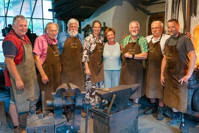 Vzbgm. Walter Holzknecht, Ehrenringträger Hubert Keil und Willibald Bissenberger, Bgm. Manuela Zebenholzer, Gabriele Buchriegler und neuer Ehrenringträger Josef Mandl, Schmied Andreas Schneiber, Ehrenringträger Hubert Mandl | Foto: Fotogruber