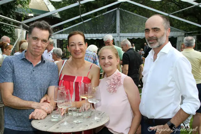 Thomas und Petra Polo mit Sabine und Christoph Kapeller aus Kapellen ließen sich den Abend mit Dana Gillespie und dem Blues-Trio nicht entgehen. 