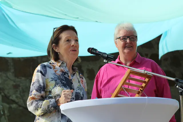 Christine Hödlmayr-Gammer, Obfrau des Eurogym-Schulvereins, mit Provinzleiterin Schwester Beatrix Lewe | Foto: MeinBezirk Perg/Köck