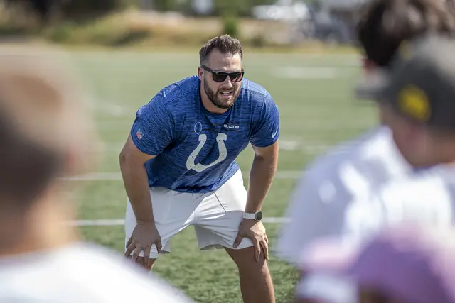 Auch Colts-Ambassador und TV-Experte Björn Werner gab den Kindern Tipps.     | Foto: Hannes Jirgal/Indianapolis Colts/Vienna Vikings