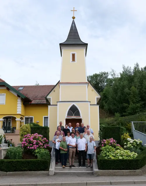 Ein Großteil der beteiligten Personen mit Vize-Bgm. Eduard Sanda (vorne 1.v.l.), Bgm. Bernhard Heinl (vorne 2.v.l.) und Leopold Jäger (vorne 3.v.l.) | Foto: Marktgemeinde Michelhausen