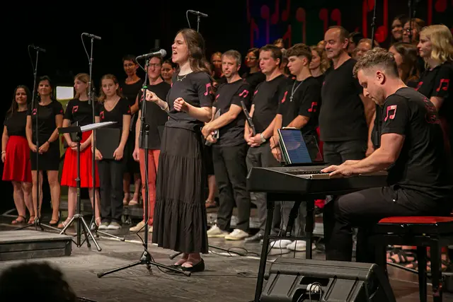Mit „Skyfall“ hat Magdalena Hartinger, die chorisch im Alt mitwirkt, voll überzeugt. 