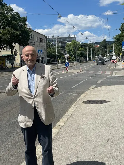Die Neos rund um Klubobmann Werner Albeseder führen aktuell eine Umfrage zur Grinzinger Allee durch.  | Foto: Neos