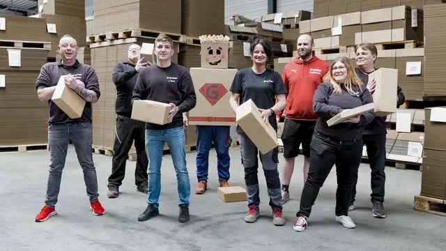 Das Team der Gruber Karton Kreativ GmbH. | Foto: Doms/MeinBezirk