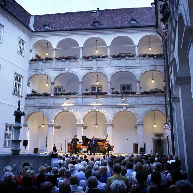 Im Sommer bespielt das Brucknerhaus immer dienstags den stimmungsvollen Arkadenhof im Linzer Landhaus. | Foto: Reinhard Winkler