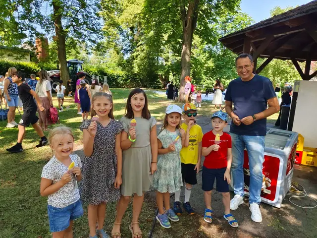 Bürgermeister Max Oberleitner mit einigen der jungen Gäste. | Foto: Marktgemeinde Schwertberg