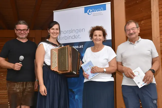 Singen mit Aussicht, eine Veranstaltung vom Chorverband OÖ, Chorregion Mühlviertel, begeisterte Hunderte in Au an der Donau. Andreas Holzer, Katrin Sperneder, Gudrun Lehner, Johann Derntl, Obmann Liedertafel Naarn.  | Foto: Robert Zinterhof