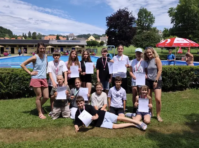 Die schwimmbegeisterten Schülerinnen und Schüler der MS Lebring zeigten ihr Können bei den Bezirksschwimmmeisterschaften in Leutschach.  | Foto: MS Lebring