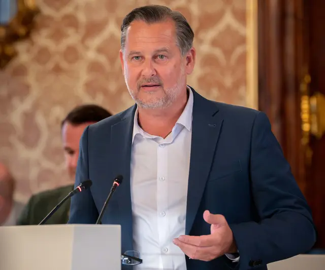 LAbg. Bgm. Andreas Thürschweller kritisiert, dass die Landesregierung Menschen im südlichen Teil von Deutschlandsberg im Regen stehen lassen würde.