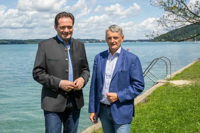 Bundesminister Norbert Totschnig (ÖVP, li.) und die Österreichischen Bundesforste – hier mit Vorstandssprecher Georg Schöppl – setzen auf den Ausbau frei zugänglicher Seeufer sowie den Schutz von Naturufern. | Foto: BMLUK/Hemerka