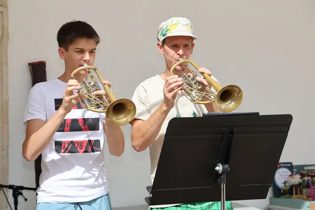  Musikalisch begleiteten „Die Gimpeljäger“ mit David Obergruber, Raoul Gorka und Willi Pruckner den gelungenen Markt. | Foto: Kohlmayr
