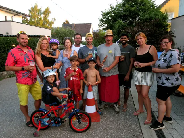 Bild mit Holger, Sonja mit Laura, Katrin, Christian, Daniel, Gerhard, Siddi, Desire, Melanie, Noa, Gregor und Jakob.

 | Foto: Willy Jellitsch KK
