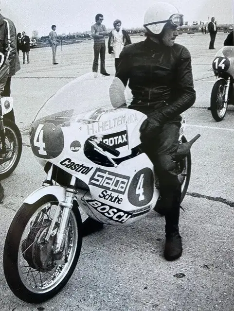 Die Gonda war konzeptionell ein wassergekühlter 250er-Zweitakt-Twin mit Drehschiebersteuerung – zu Beginn der 1970er-Jahre der technische Königsweg im GP-Sport: Yamaha, Rotax und andere bauten auf dieser technischen Innovation auf. | Foto: Privat/Familie Helten