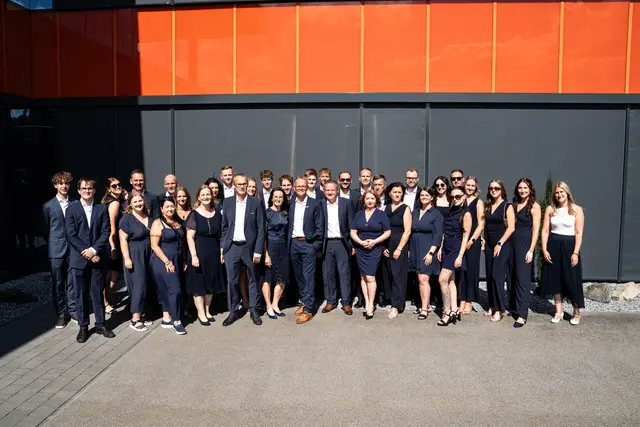 20 Jahre Erfolgsgeschichte und Teamgeist: Die gesamte H&amp;S Kabeltechnik Belegschaft feierte das zweitägige Firmenjubiläum in Enzenkirchen. | Foto: Fotos: Markus Bäumler/zema-medien.de