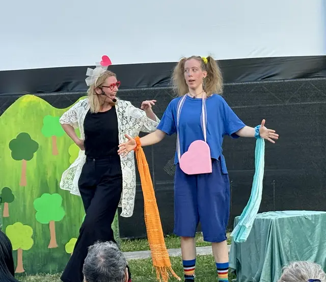 Mit viel Spielfreude, Kreativität und schauspielerischem Können schlüpften Viktoria Göls und Birgit Hlavka in verschiedenste Rollen. | Foto: sg