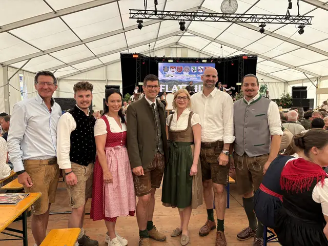 Zahlreiche Ehrengäste ließen sich das Fest nicht entgehen - wie hier am Bild Vertreter von Landwirtschafts- und Wirtschaftskammer sowie aus der Landes- und Gemeindepolitik. | Foto: MeinBezirk.at/Gernot Gronald
