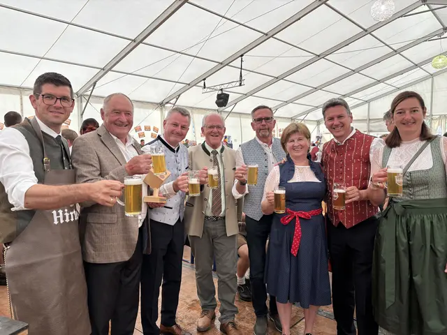 Ein zünftiger Bieranstich durfte natürlich nicht fehlen. | Foto: MeinBezirk.at/Gernot Gronald