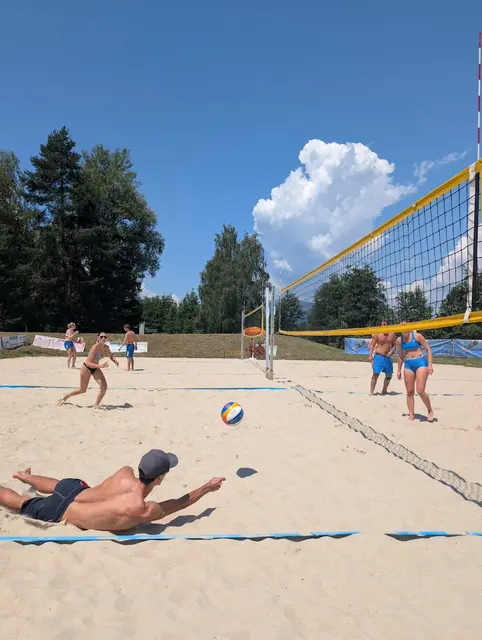 Actionreich und mit vollen Teamgeist ging es beim 17. GEMMA Beachvolleyballturnier zu