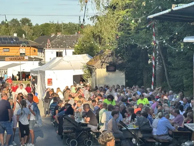 Bis auf den letzten Platz gefüllte Kellergasse | Foto: Daniel Schmidt